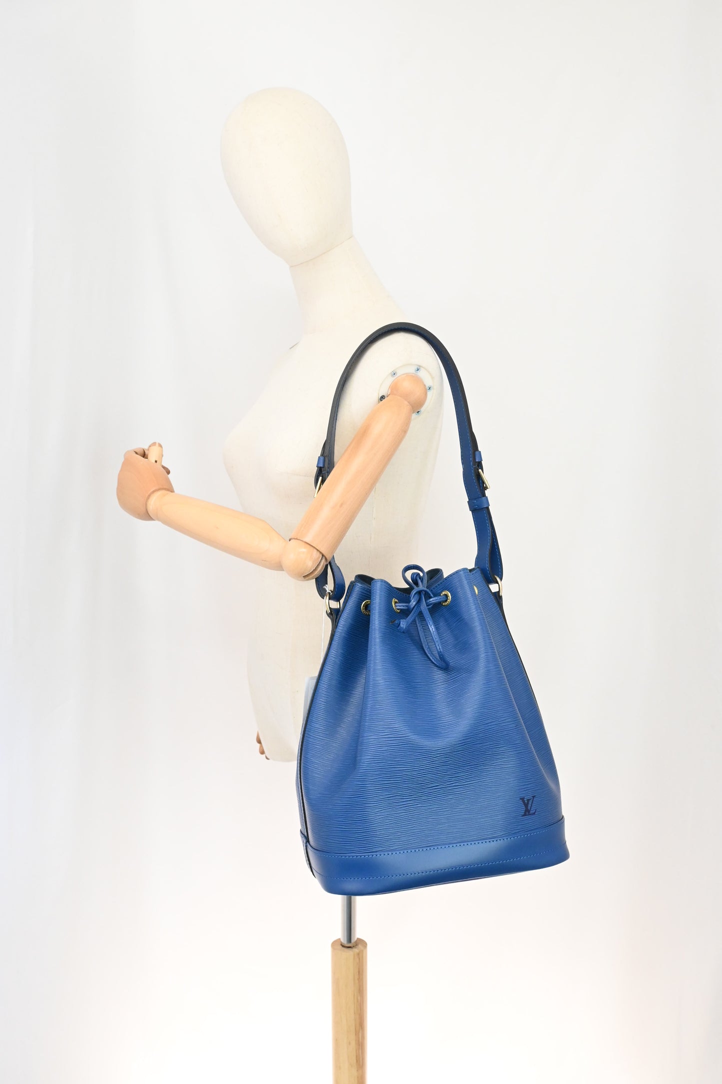 Louis Vuitton Noe in Blue Epi Leather